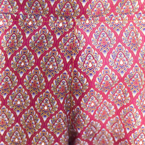 Hose mit bunten Thai Sarong Mustern für Thaimassage