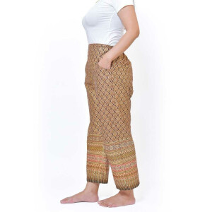 Hose mit bunten Thai Sarong Mustern für Thaimassage